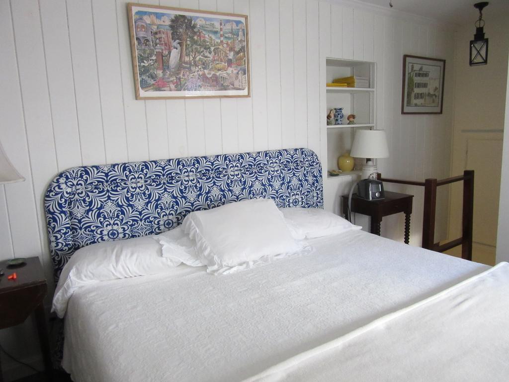 Historic 86 Church Street Charleston Room photo